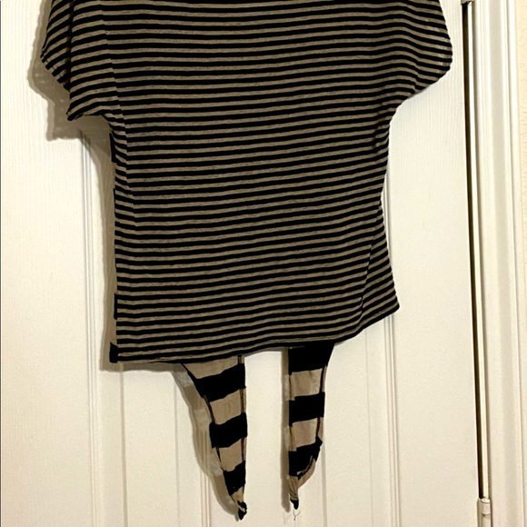 Sheer Summer top 🖤 - Picture 2 of 3